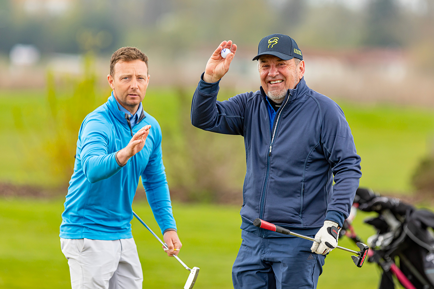Texas scramble tým během PRO-AM golfového turnaje