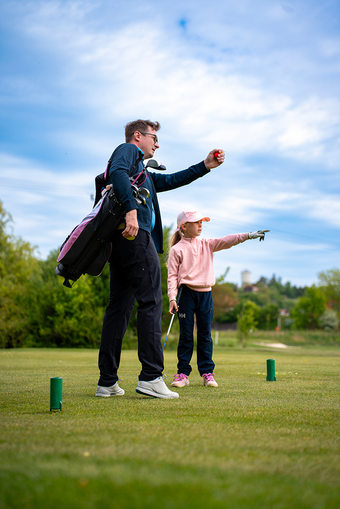 dceratata Tatínek a dcera na fairwayi